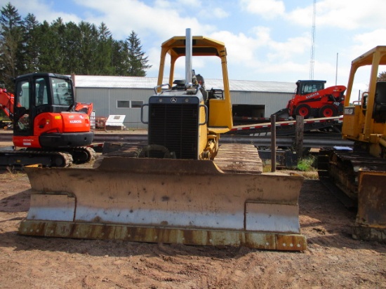 JD 650H DOZER,