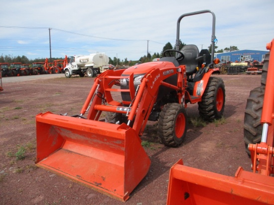KUBOTA B2601HSD TRACTOR W/LDR,