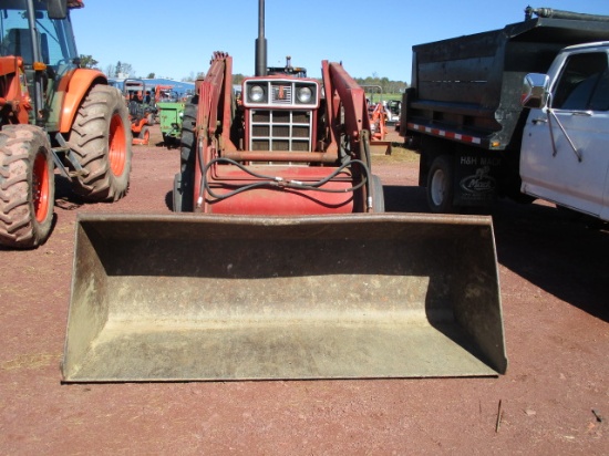 INTERNATIONAL 584 TRACTOR W/LDR,