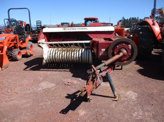 INTERNATIONAL 430 SQUARE BALER,