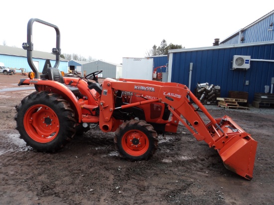 KUBOTA L2501DT TRACTOR W/LDR,