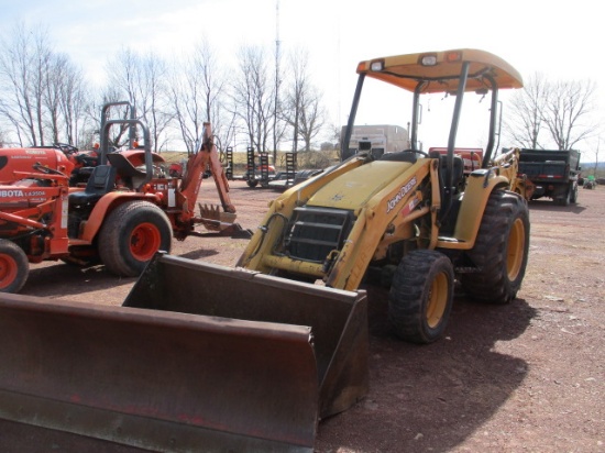 JOHN DEERE 110 TLB, BKT MTD SNOW PLOW,