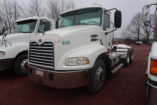 2004 Mack Vision W/ TITLE