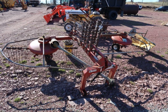 New Idea 4264 Rake/Tedder
