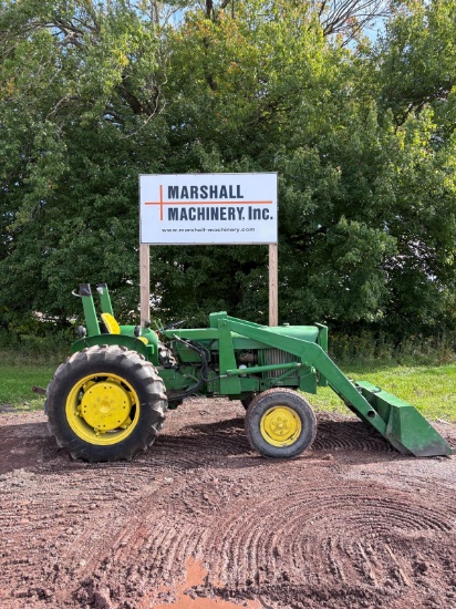 1970 John Deere 820 Tractor