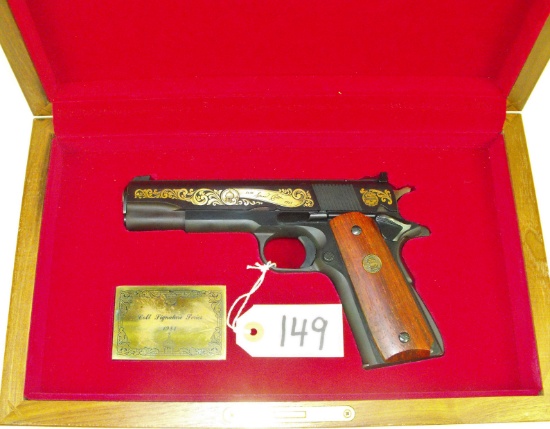 HANDGUNS, SHOTGUNS, RIFLES & WAR MEMORABILIA