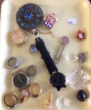 TRAY LOT OF RINGS, ROCKS, PINS, MISC