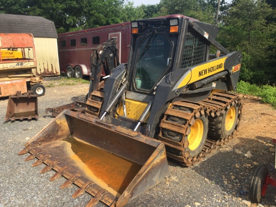 New Holland L180 Skidloader w/tooth bucket
