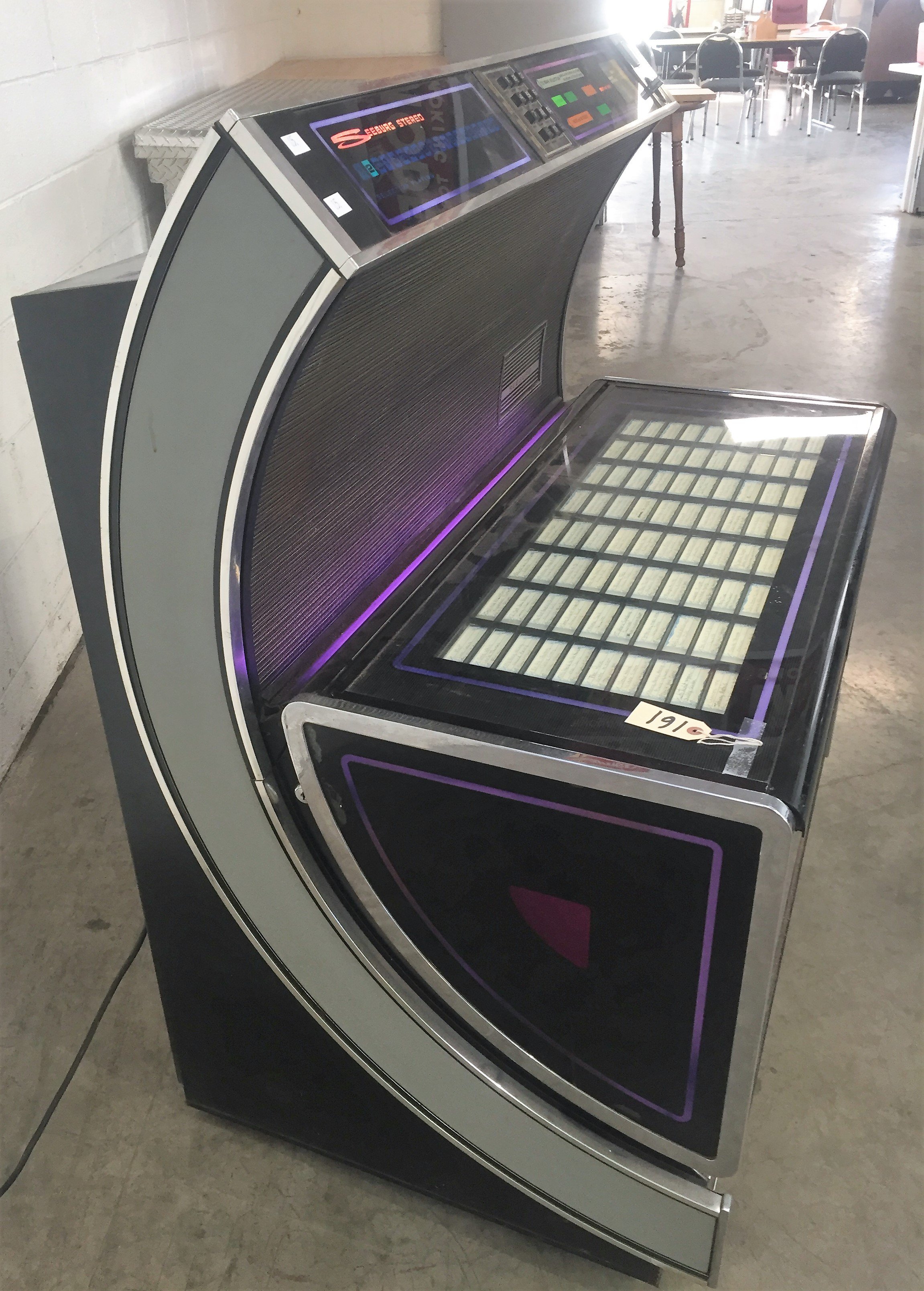 Seeburg USC1 Bandshell Jukebox | Proxibid Seeburg USC1 Bandshell Jukebox | Proxibid
