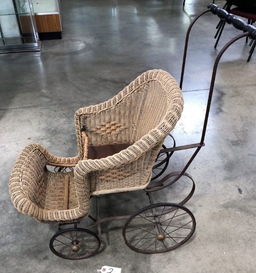 Vintage Wicker Baby Coach/Carriage