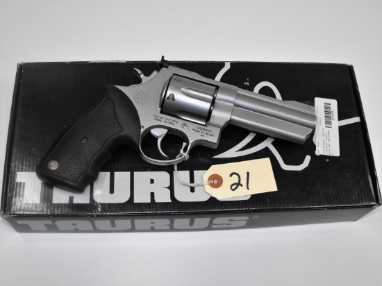 (R) Taurus 44 44 mag Revolver.