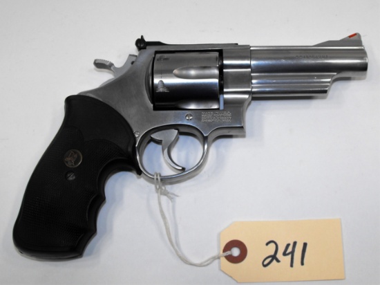 (R) Smith & Wesson 629-3 44 Mag Revolver