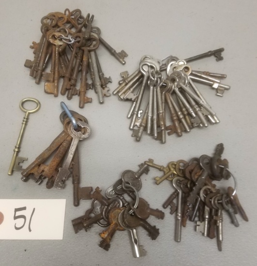 Assorted Vintage Keys