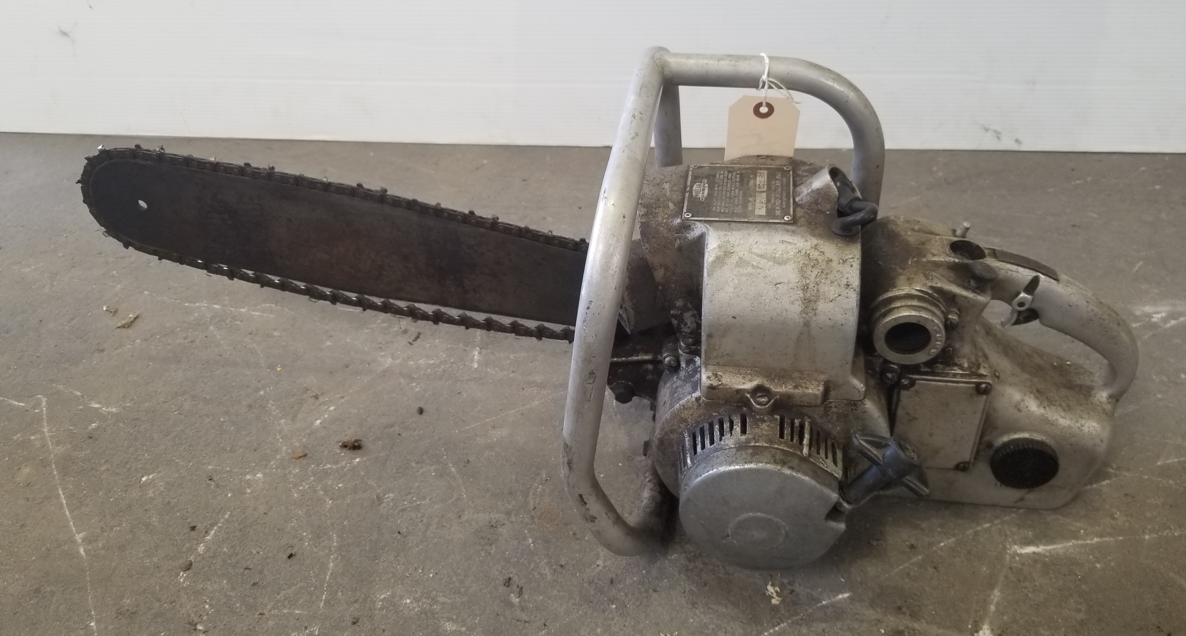 Antique poulan deals chainsaw