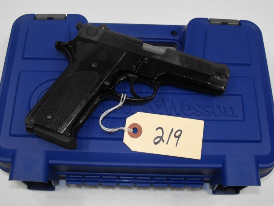 (R) Smith & Wesson 59 9mm Pistol