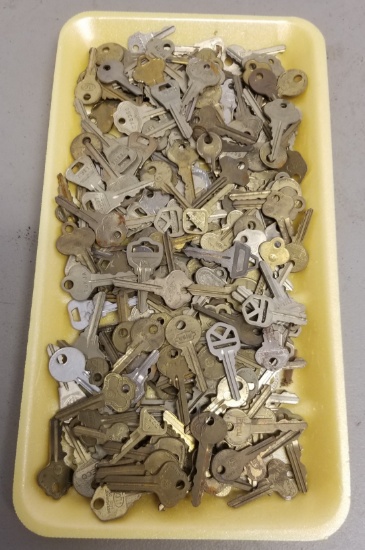 Assorted Vintage Keys (Approx. 225 Pieces)