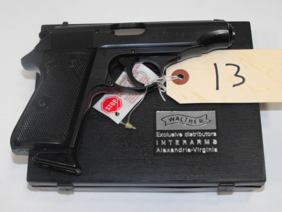 (R) Walther PP 9MM Kurz/380 Pistol