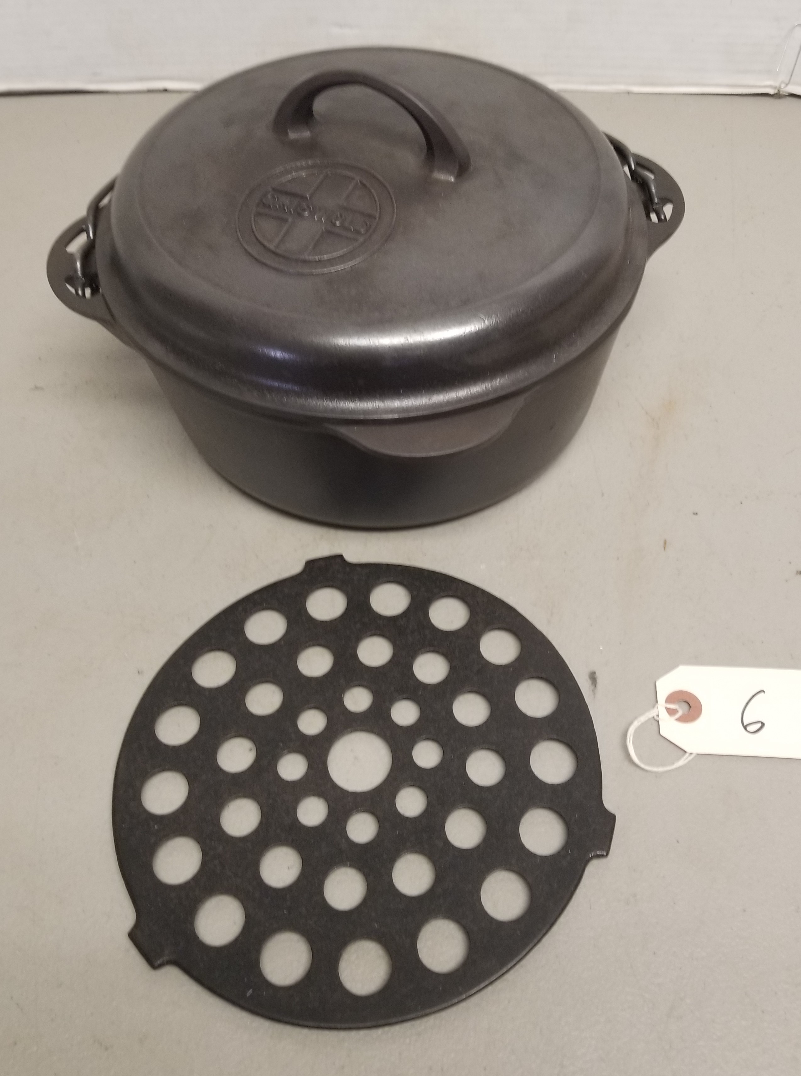 Griswold cast iron dutch oven 8 hot sale