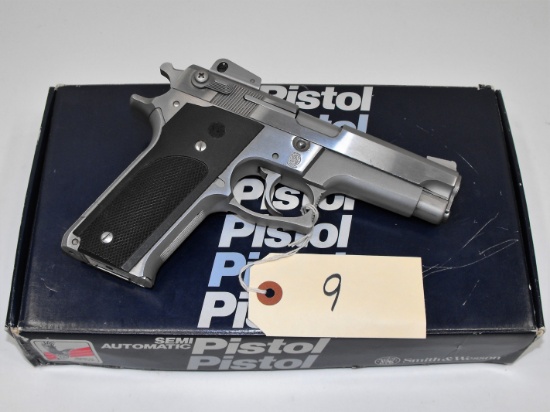 (R) Smith & Wesson 659 9MM Pistol