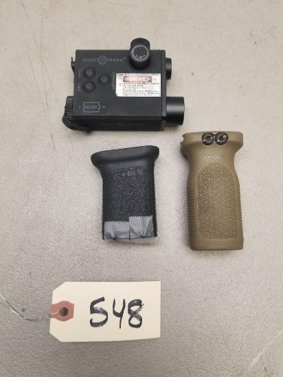 AR-15 Laser Light & 2 Picatiny Rail Fore Grips