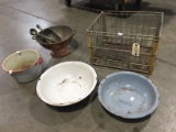 Lot with Kitchenware