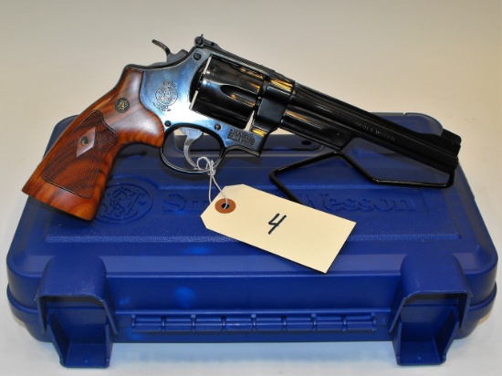 (R) Smith & Wesson 25-15 45 Colt Revolver