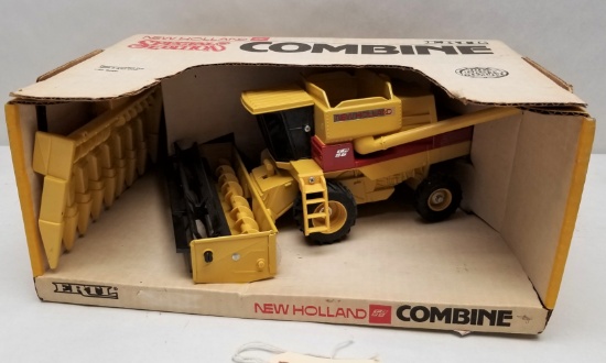 ERTL New Holland TR96 Combine Special Edition