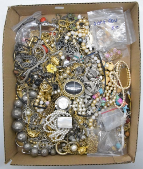 Chains and Necklaces, large lot