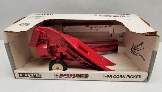 ERTL McCormick IH 1-PR Corn Picker in Original Box