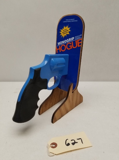 Hogue Monogrip Revolver Stock Store Display