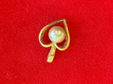 Ladies 14k Gold heart pendant w. Pearl