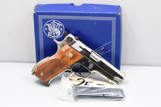 (R) Smith & Wesson Model 39-2 9mm Pistol
