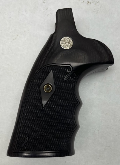 Smith & Wesson N-frame Black Laminated Grips
