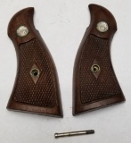 Smith & Wesson K Frame Sq Butt grips With Screw