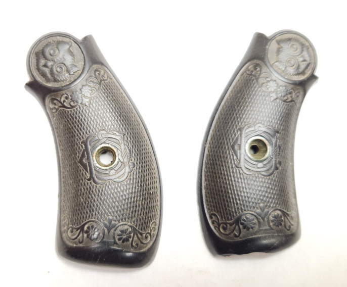 Iver Johnson Revolver Patent Impugnature Per Revolver Iver Johnson Cal. 0,32 - Per Modelli Top Break A 5 Colpi, Nuove Guns N Roses Use Your Illusion Iver Johnson Revolver Patent Impugnature Per Revolver Iver Johnson Cal. 0,32 - Per Modelli Top Break A 5 Colpi, Nuove Guns N Roses Use Your Illusion