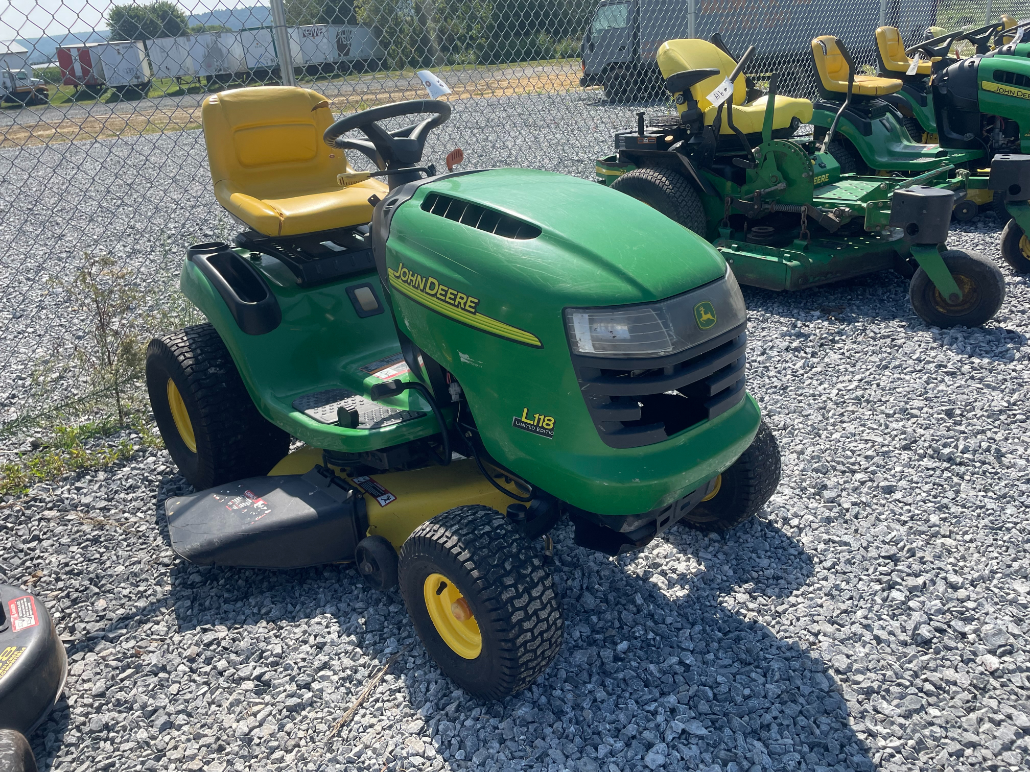 John Deere L118 42
