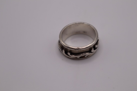 9.7 g. Sterling silver band size 11