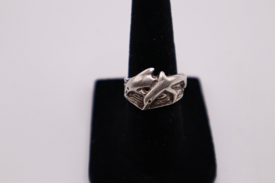 5.3 g. Sterling silver dolphin ring size 6