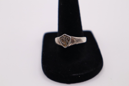 4.5 g. Sterling silver ring size 9