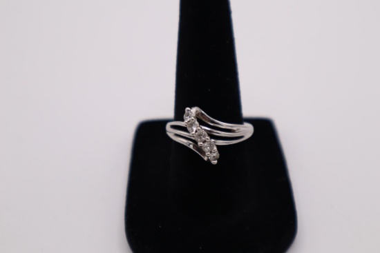 4.2 g. Sterling silver ring size 7