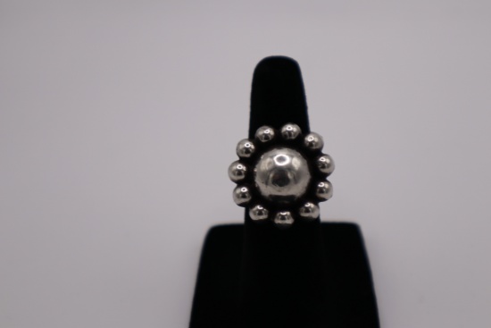 4.5 g. Sterling silver ring size 4