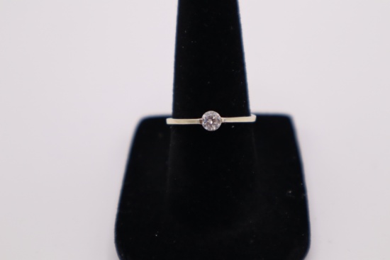 1.1 g. Sterling silver solitaire size 6.5
