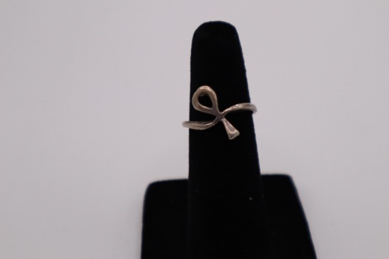 1.3 g. Sterling silver ring size 3