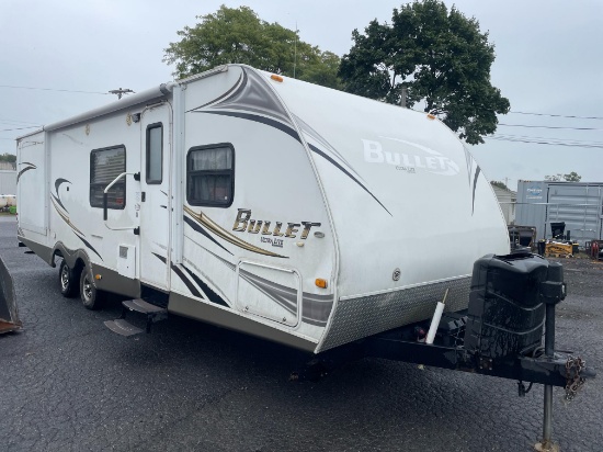 2012 Bullet Ultra Lite 30' Bumper Pull Camper