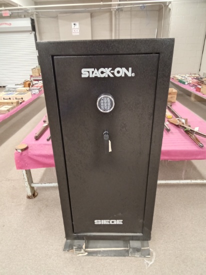 STACK-ON SIEGE 28 GUN SAFE