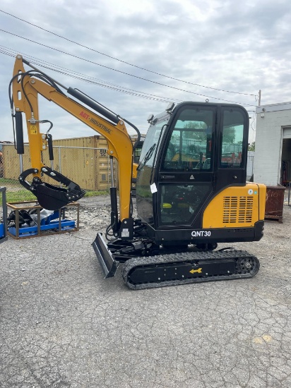 New AGT QNT30 Excavator