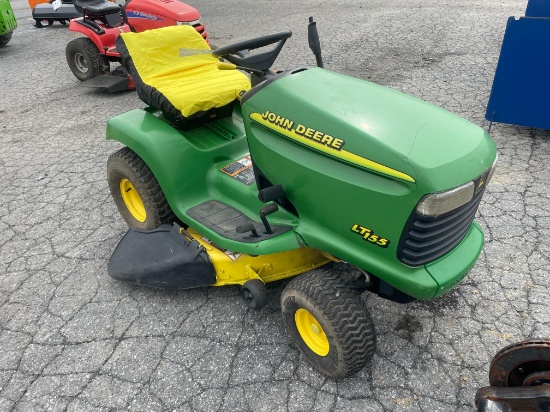 John Deere LT155 38" Hydrostatic Riding Mower