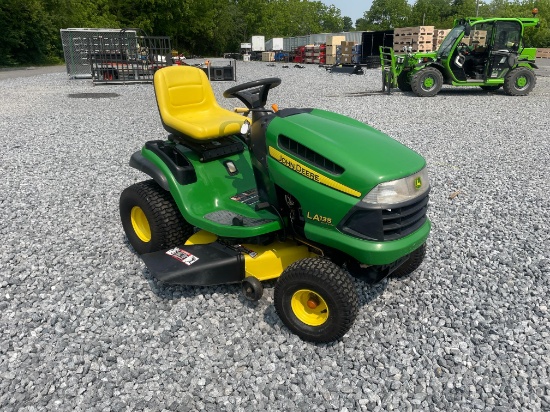 John Deere LA135 42" Hydrostatic Riding Mower