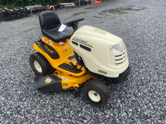 2006 Cub Cadet LT1042 42" Hydrostatic Riding Mower