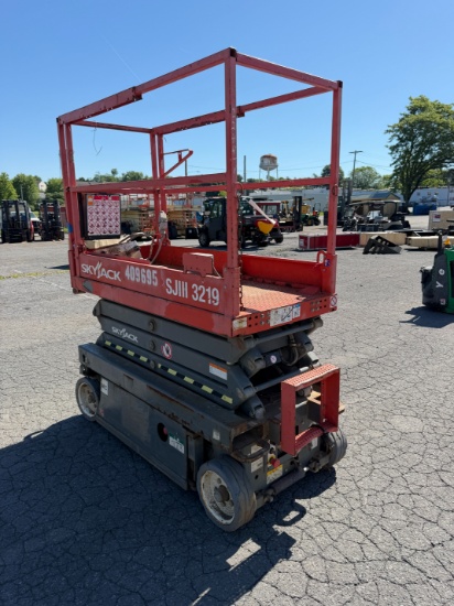 2017 Skyjack 3219 Electric Scissor Lift
